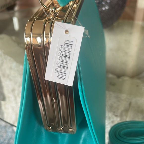 TURQUOISE WITH GOLD TRIM FITTED HANDBAG IS ALSO A CROSSBODY PURSE. - Picture 8 of 16